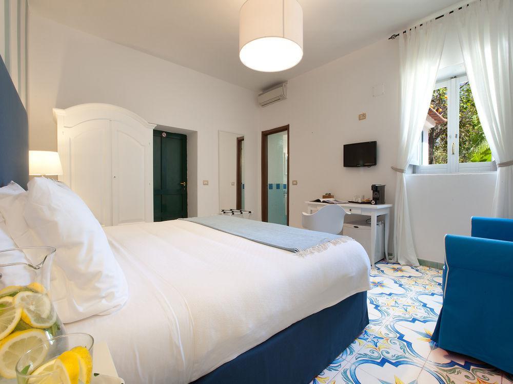 Relais Correale Rooms&garden Couette-café