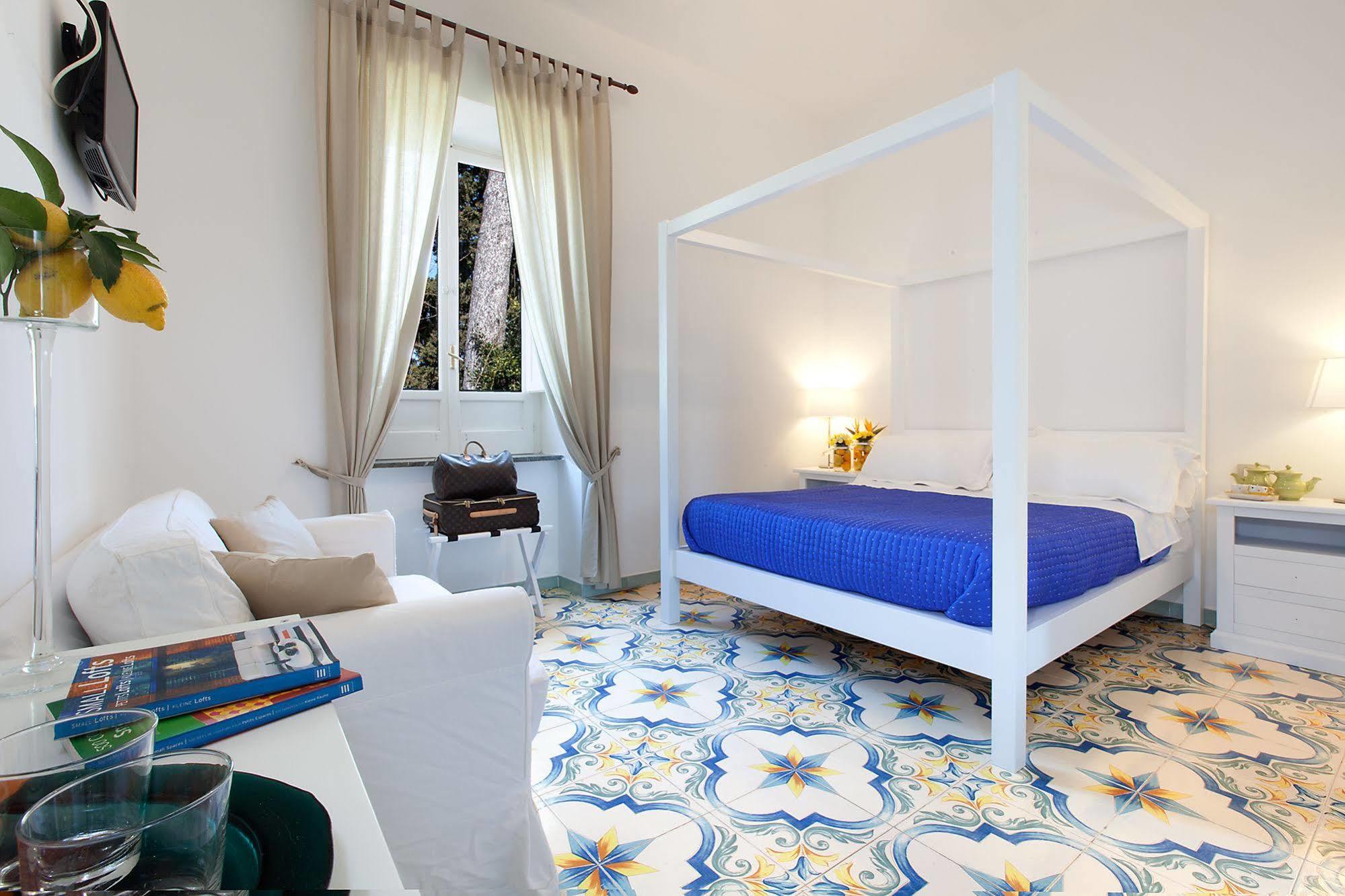 Relais Correale Rooms&garden Couette-café 3*